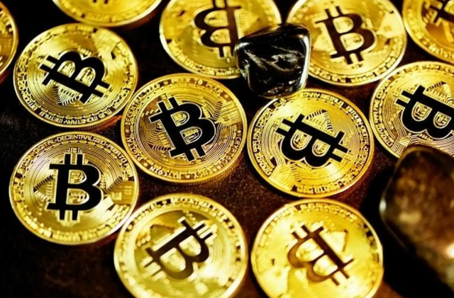 比特币 (BTC) 暂时跌破116，000美元